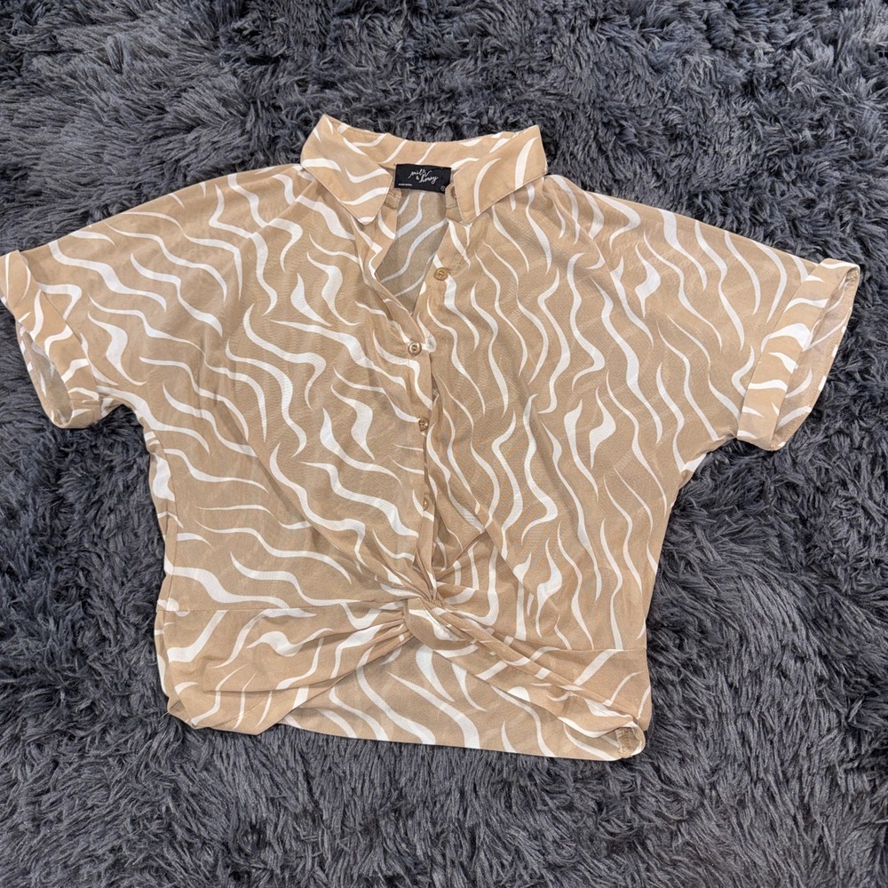 Milk & Honey Top Womens Small Tan White Wave Print Twist Front Mesh Button Up
